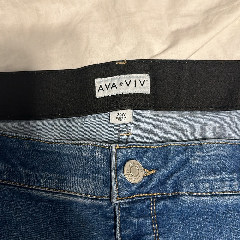 Jeans - Picture 3 of 3